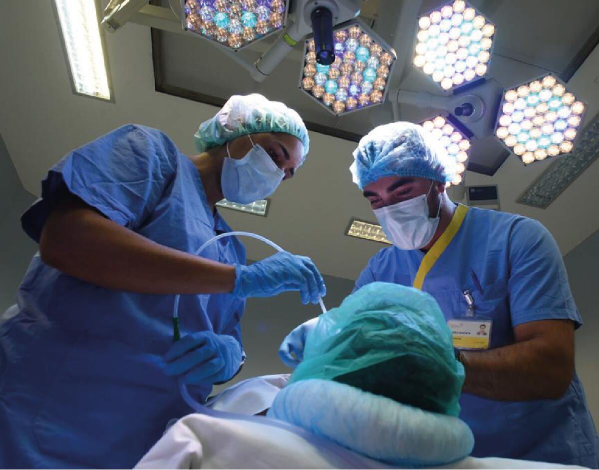 Cirurgia devolve sorriso a um jovem de 37 anos