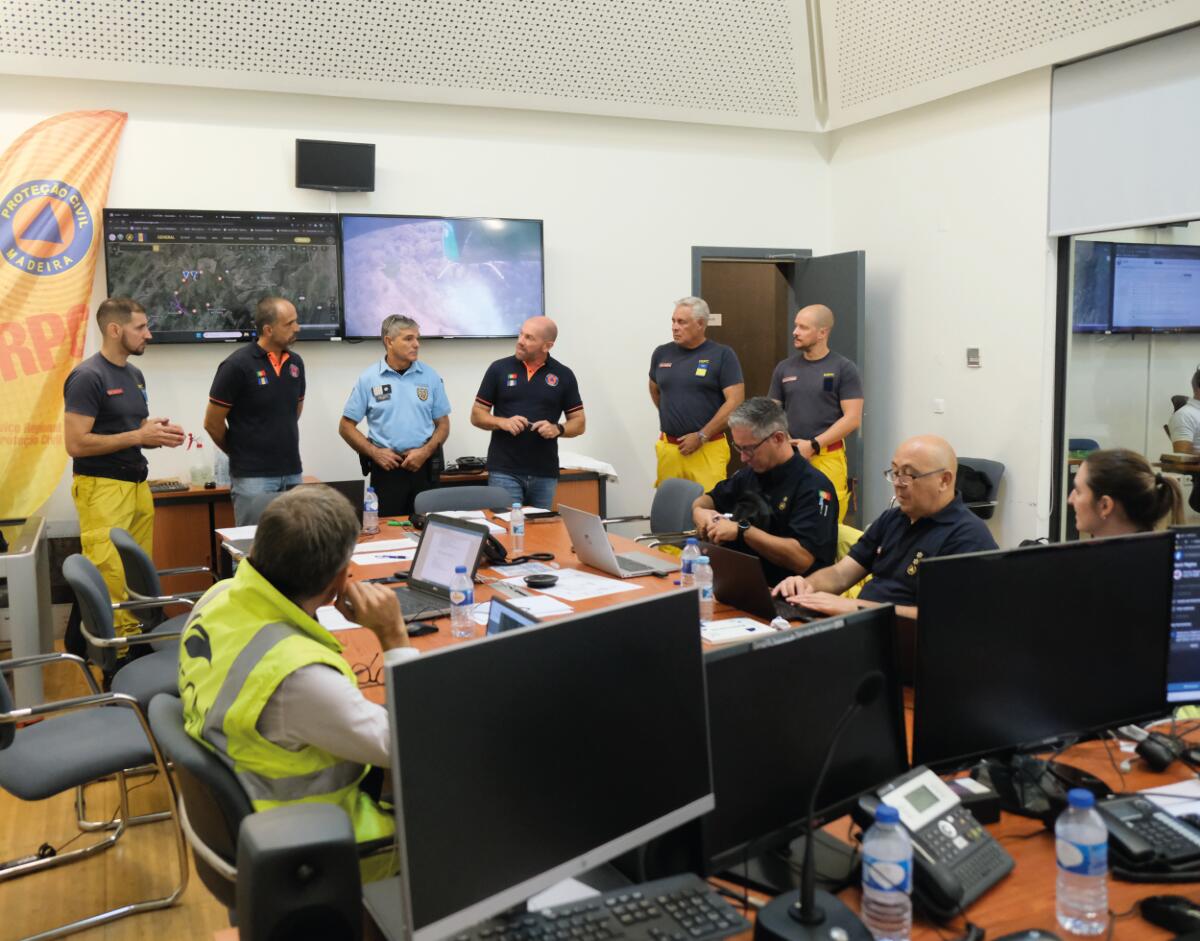 Ponto de Situação: 34 veículos, meio aéreo e 100 operacionais combatem os incêndios no dia de hoje