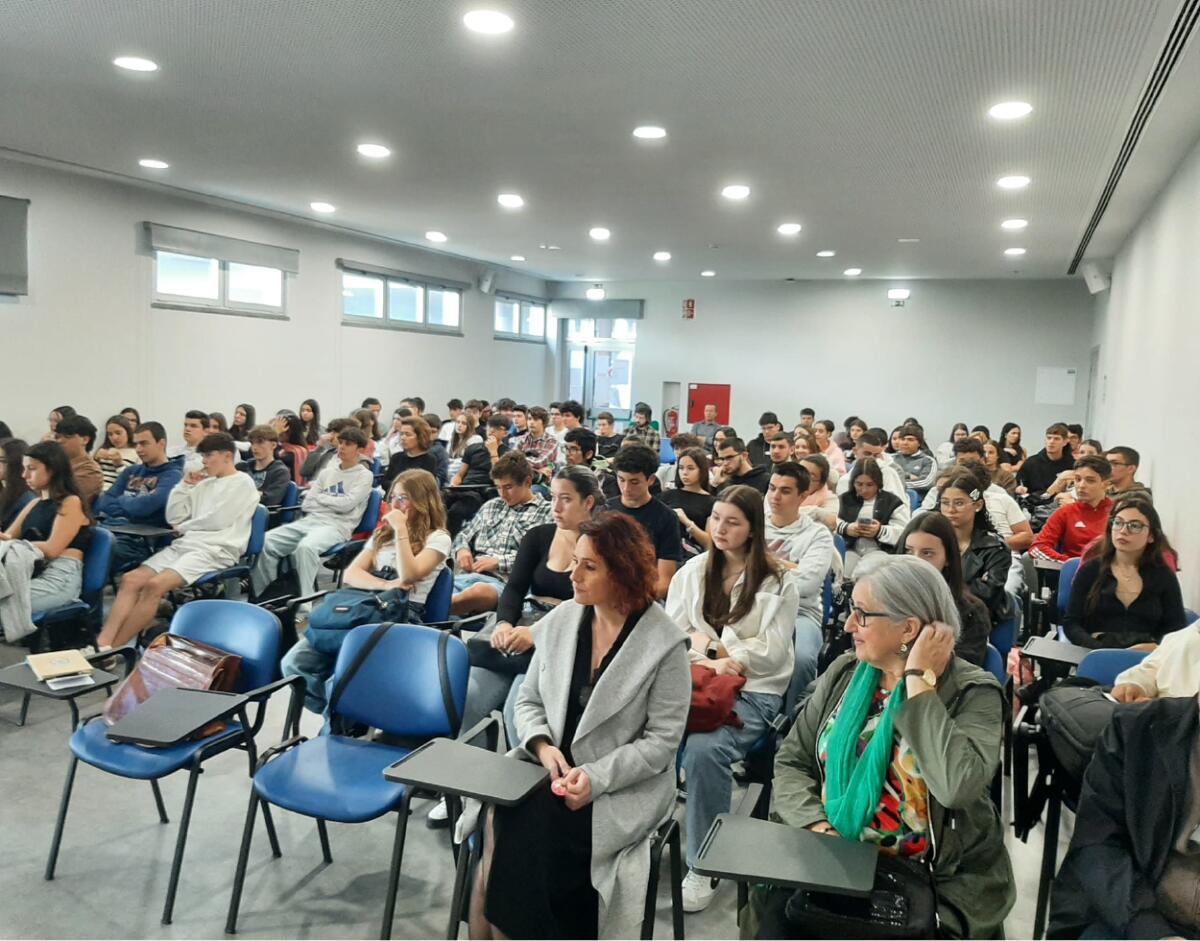  "Educação e Consciencialização para a Saúde Mental: Rumo à Felicidade"