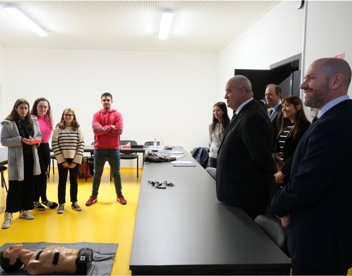 Proteção Civil ministra formação de Suporte Básico de Vida com DAE a alunos da Universidade da Madeira