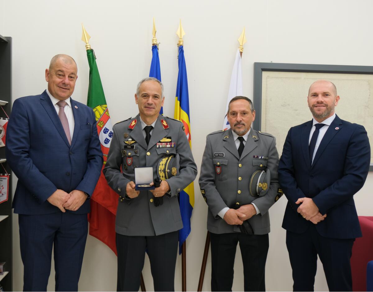 Comandante da Zona Militar da Madeira visita Proteção Civil