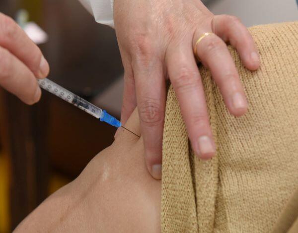 2175 profissionais de saúde já receberam a dose de reforço contra a COVID-19 na Madeira