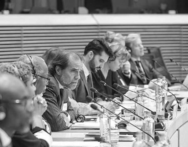 Contra espaço político fragmentado e desigual