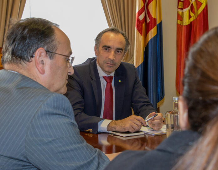 Secretário das Finanças continua a ouvir os partidos com assento na Assembleia Regional