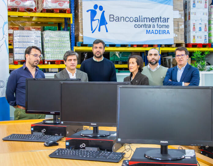 Governo Regional disponibiliza 30 computadores para o Banco Alimentar