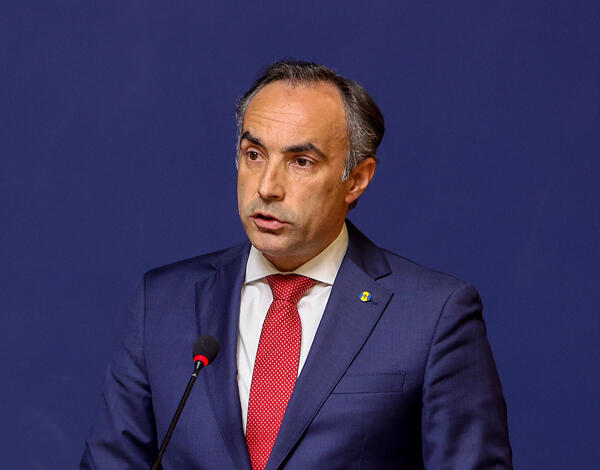 Governo mantém propósito de continuar a baixar impostos