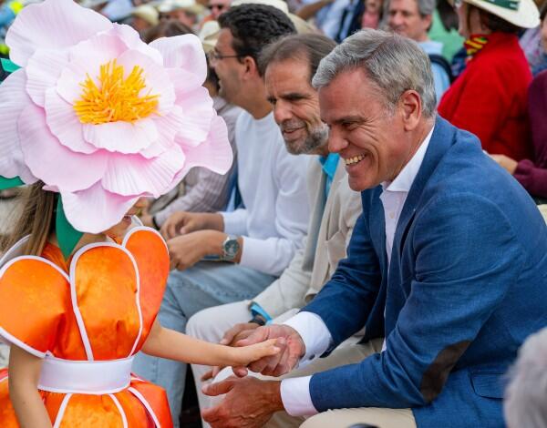 Cortejo Alegórico da Flor encanta milhares na Festa da Flor 2025