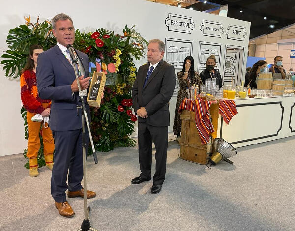 Eduardo Jesus no “Happy hour” da Madeira no stand da APAVT