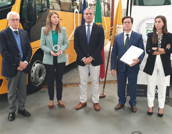 Eduardo Jesus entregou certificação à Horários do Funchal