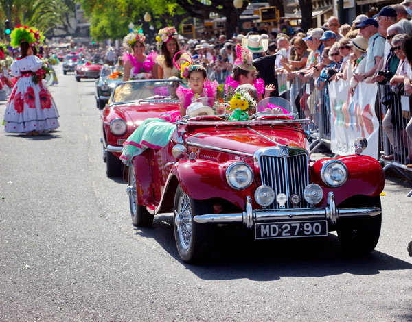 Madeira Flower Classic Auto Parade enche avenidas da cidade