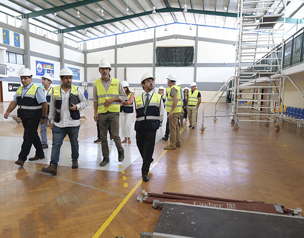 Obras no Pavilhão da Escola do Caniço registam avanço significativo