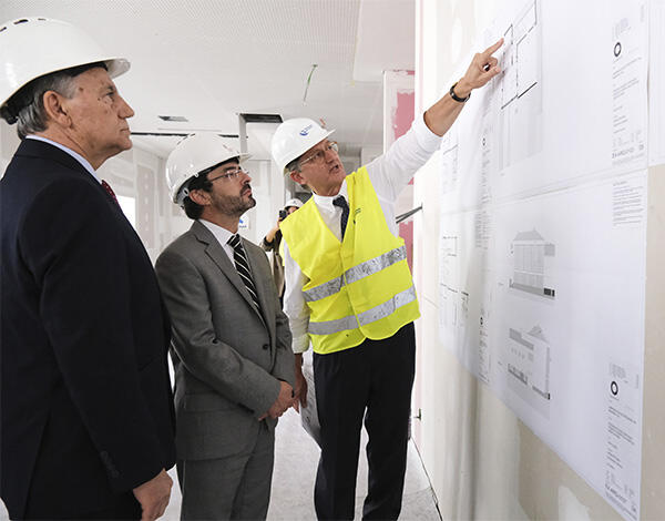 Secretário Regional visita obras em curso no edifício sede da EEM