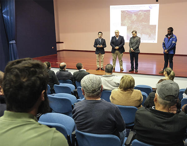 Pedro Rodrigues explica projeto da EEM aos agricultores