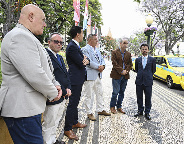 Governo Regional avança com apoio aos combustíveis para taxistas e operadores de transporte coletivo