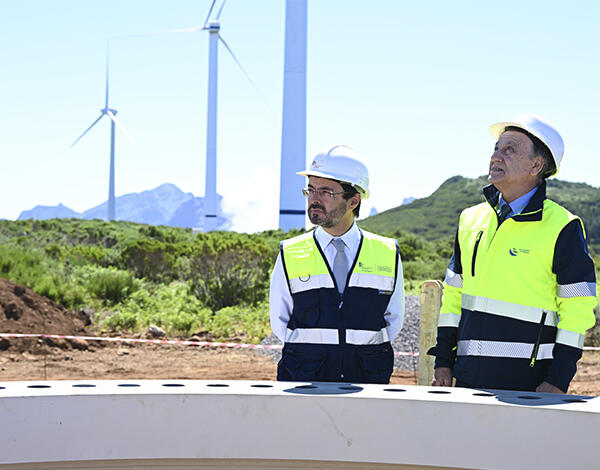 Pedro Rodrigues destaca aposta nas renováveis durante visita às obras dos parques eólicos
