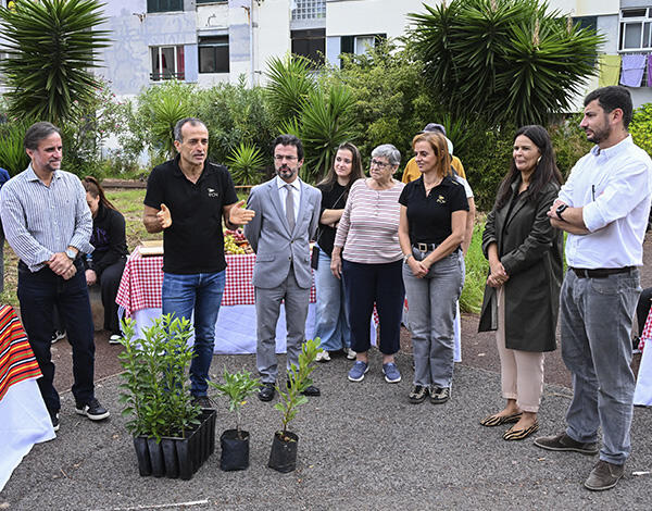Pedro Rodrigues acompanha última ação de plantação do projeto Jardins+Nossos no Bairro da Nazaré