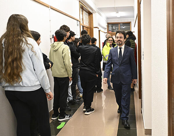 Pedro Rodrigues visitou Escola da Camacha para ver trabalhos de implementação de eficiência energética 