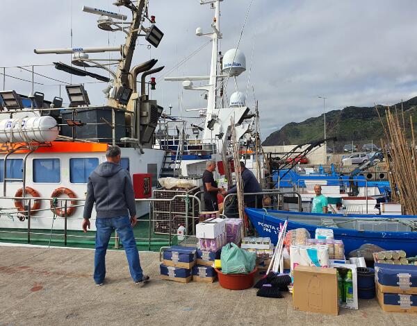 Atuneiros preparados para a pesca do atum