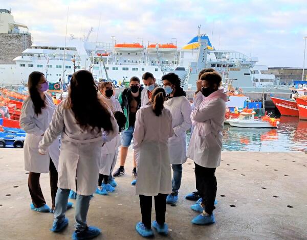 60 alunos de três estabelecimentos de ensino visitam a Lota e o Laboratório do Mar
