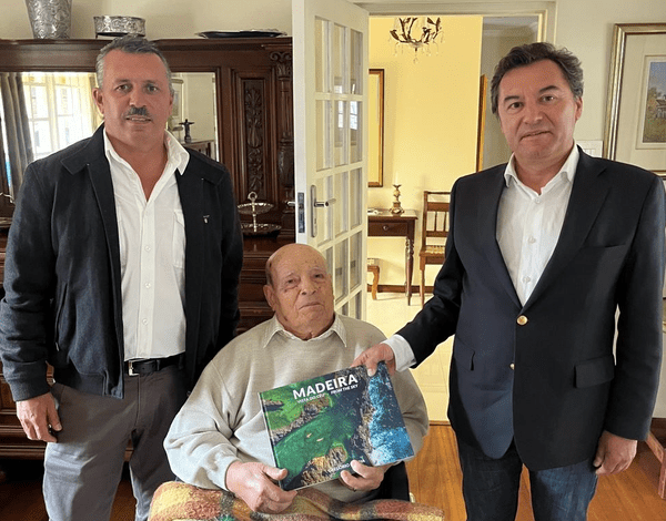 Rui Abreu visita Comendador António Martins Júnior de 103 anos