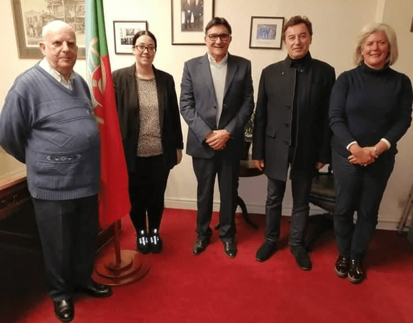 Comunidade quer consulado a emitir Cartões de Cidadão