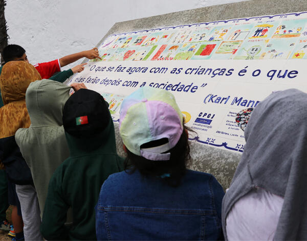 Mural de Azulejos assinala Dia da Criança