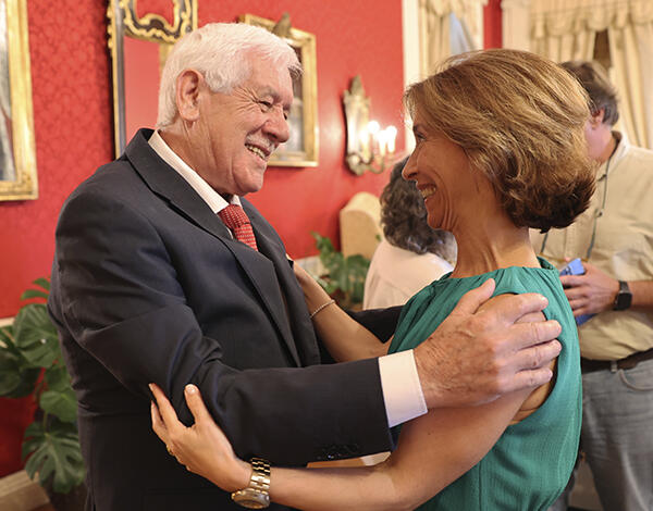 “Com a mala cheia de sonhos” Leva Margarido a exaltar a coragem silenciosa da Diáspora Madeirense