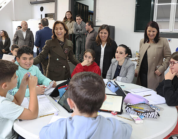 Secretária Regional da Inclusão visita a ADBRAVA e destaca o papel da instituição na coesão social da Ribeira Brava