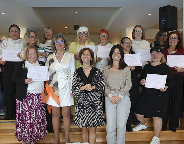 Margarido distingue voluntários do Centro Comunitário Regional no Dia da Mulher