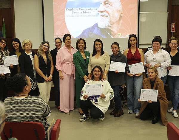 Governo Regional distingue cerca de 100 ajudantes domiciliárias em cerimónia de entrega de certificados promovida pela Causa Social