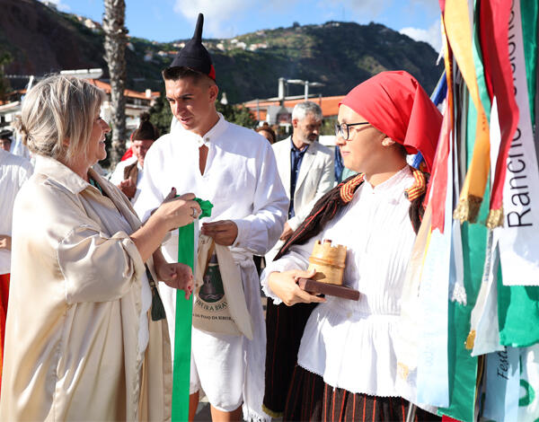 Folclore leva centenas de pessoas à Ribeira Brava