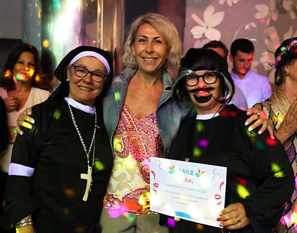 ‘Baile de Carnaval’ do Centro Comunitário Regional junta 600 foliões nas ‘Vespas’