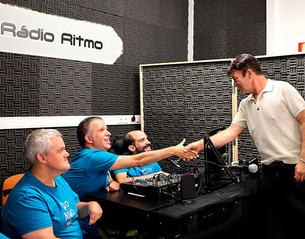 Tony Carreira visita a Associação de Paralisia Cerebral da Madeira a convite de Paula Margarido