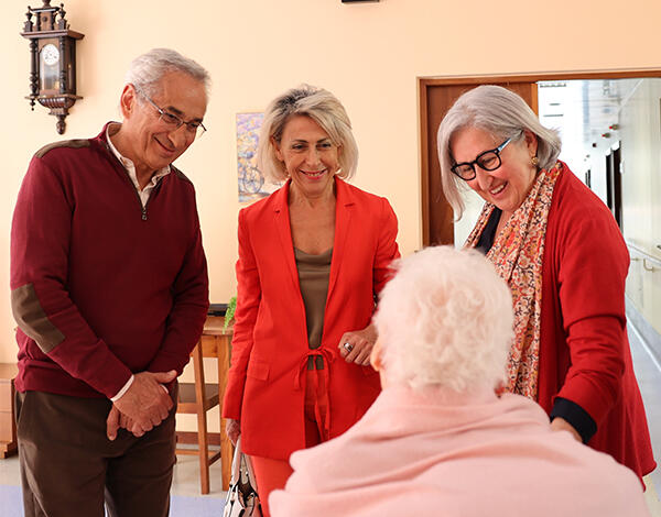 Resposta intergeracional da Santíssima Trindade ‘abraça’ crianças, jovens e idosos na Tabua 