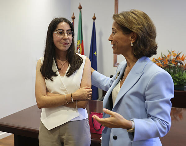 "Muito sucesso no novo desafio, Isabel"