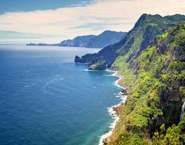 Madeira nomeada como “Ilha Mais Desejada da Europa” | Wanderlust Reader Travel Awards  2025