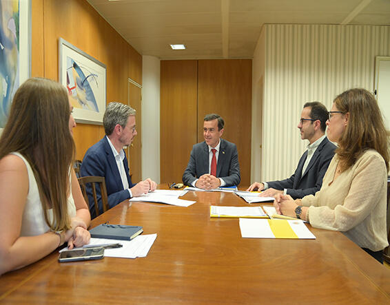 Maciel reúne-se com Médicos-veterinários