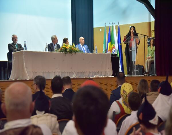 Rafaela Fernandes esteve presente no aniversdário da freguesia de Santa Cruz