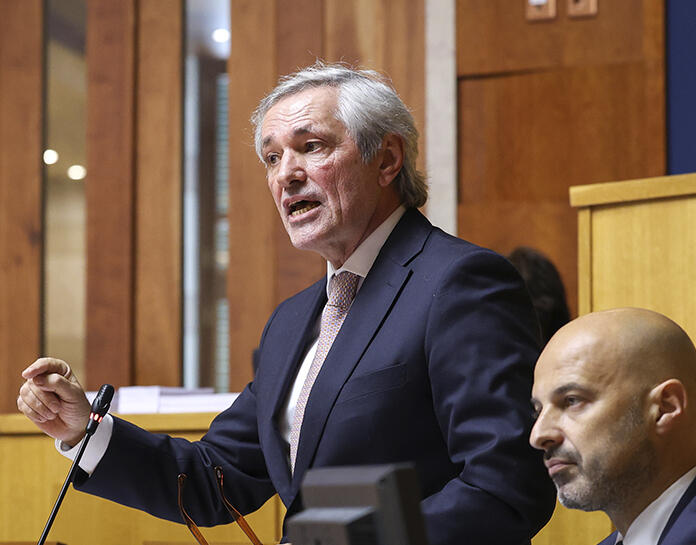 Economia com 128 milhões de euros, mais de metade para investimento