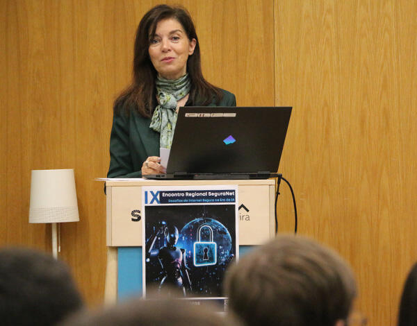 Escola: espaço privilegiado de formação para uma cidadania digital consciente, crítica e responsável